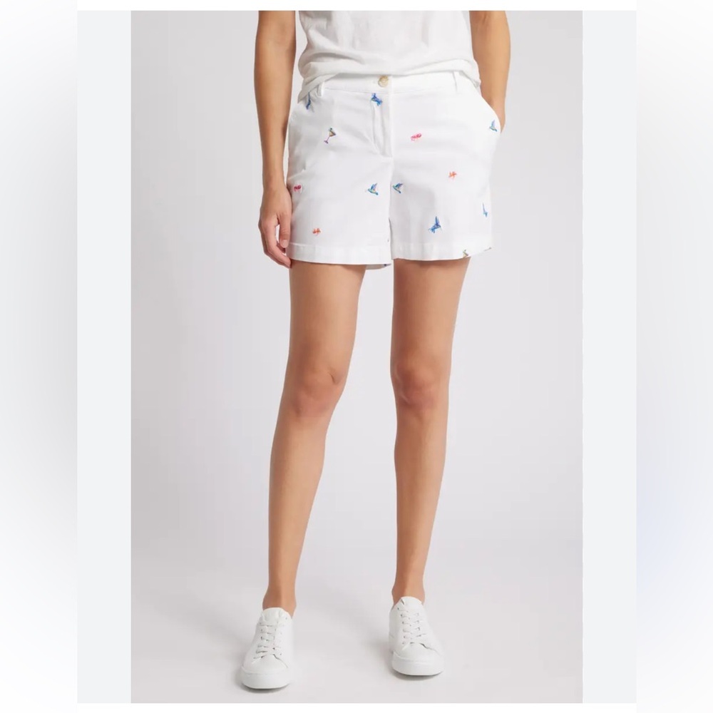 Tommy Bahama White Embroidered Tropical Motif Shorts, size 4, 5” length